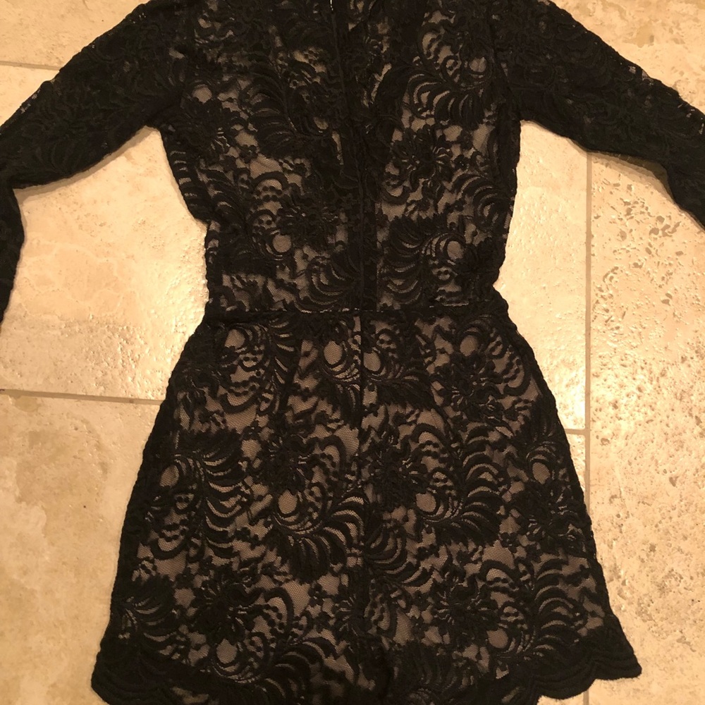 Bebe sz small black and creme lace deep v neck